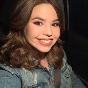 Meet your Posher, Elizabeth